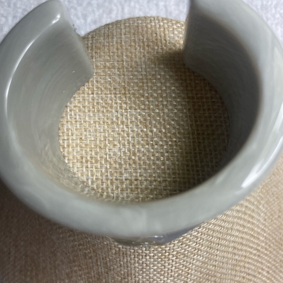 NWOT Neiman Marcus CUSP Gray Cuff Bracelet With Large Rhinestone - Picture 4 of 8